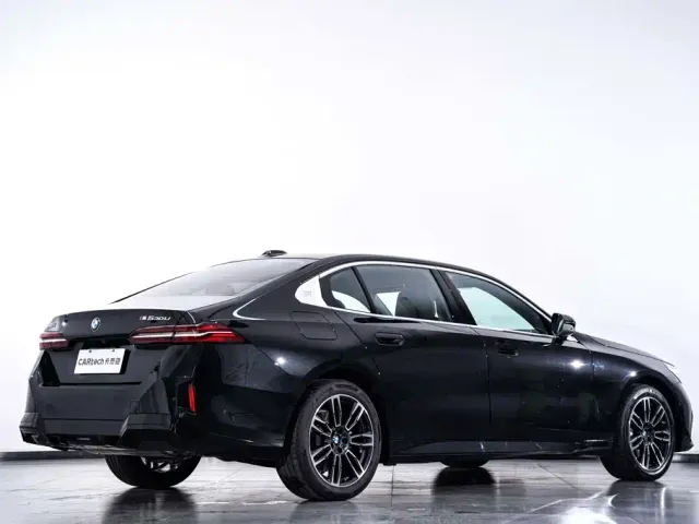 BMW 5 Series — Фото автомобиля 6