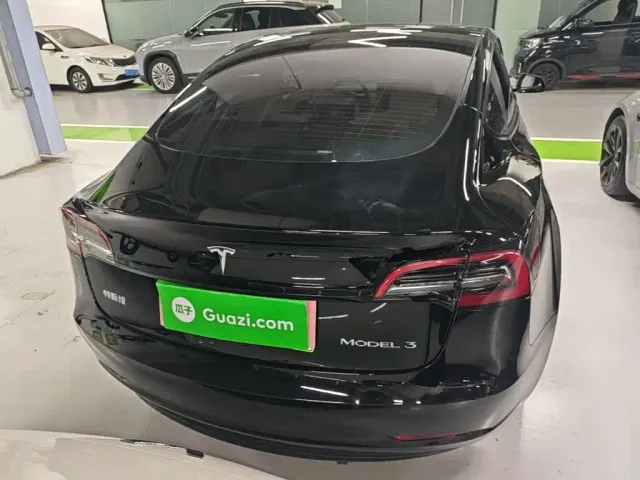 Tesla Model 3 — Фото автомобиля 5