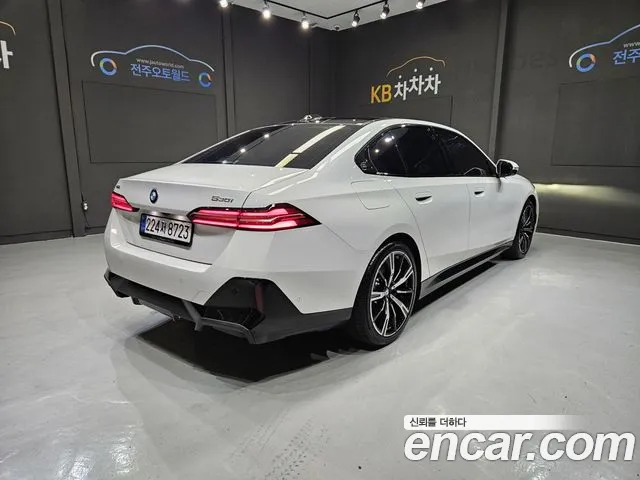 BMW 5-Series 5 серия (G60) 530i xDrive M Sport — Фото автомобиля 2
