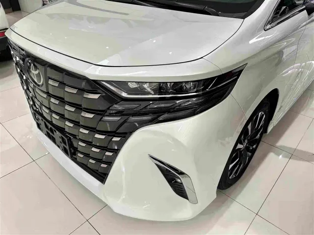 Toyota Alphard — Фото автомобиля 3
