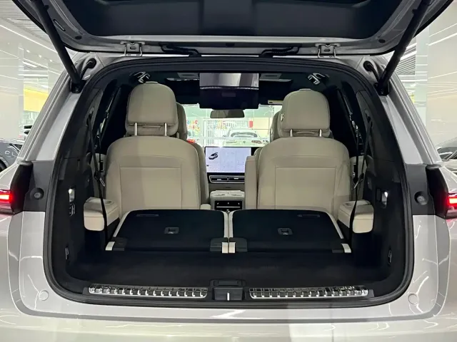 Li Auto L8 — Фото автомобиля 9