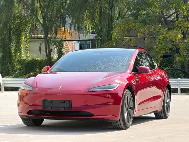 Фотография автомобиля — Tesla Model 3