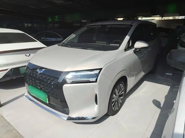 Фотография автомобиля — Wuling Starlight 730
