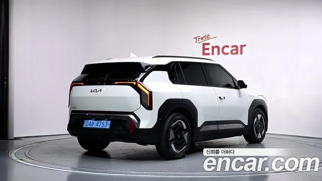 Kia EV3 — Фото автомобиля 2