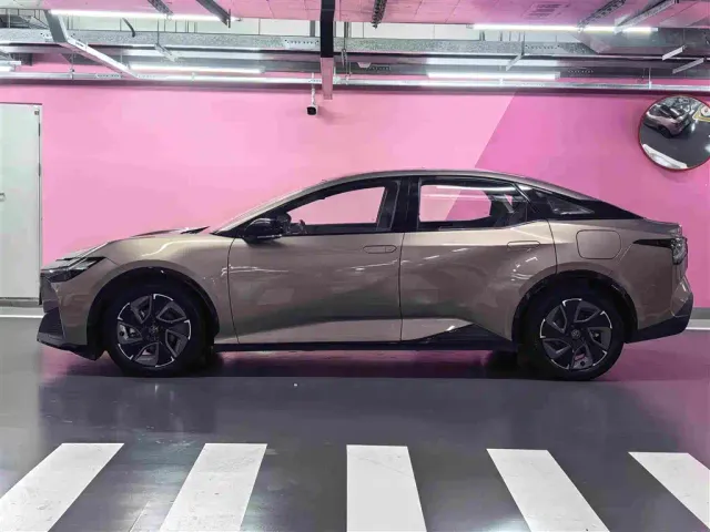 Toyota bZ3 — Фото автомобиля 3