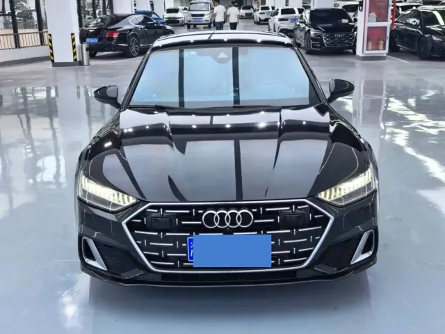 Audi A7L — Фото автомобиля 2