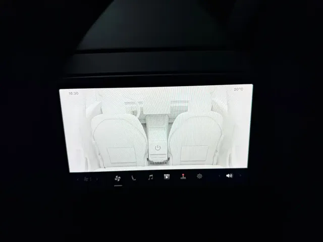 Tesla Model 3 — Фото автомобиля 16