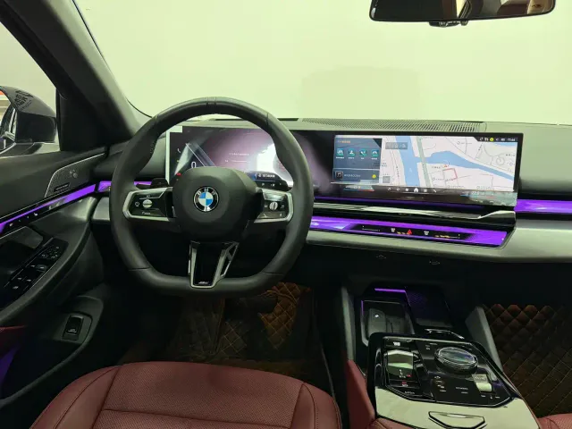 BMW 5 Series — Фото автомобиля 11