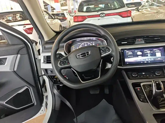 Geely Boyue — Фото автомобиля 10