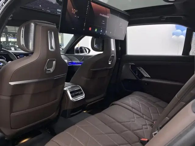 BMW BMW 7 Series 2023 740Li Exclusive M Sport Package — Фото автомобиля 30
