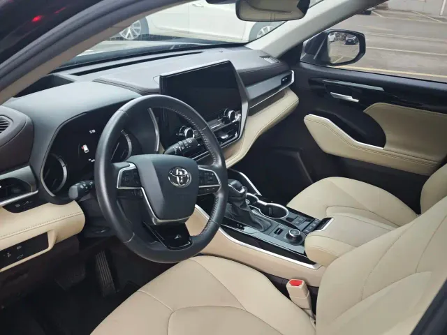 Toyota Highlander — Фото автомобиля 12