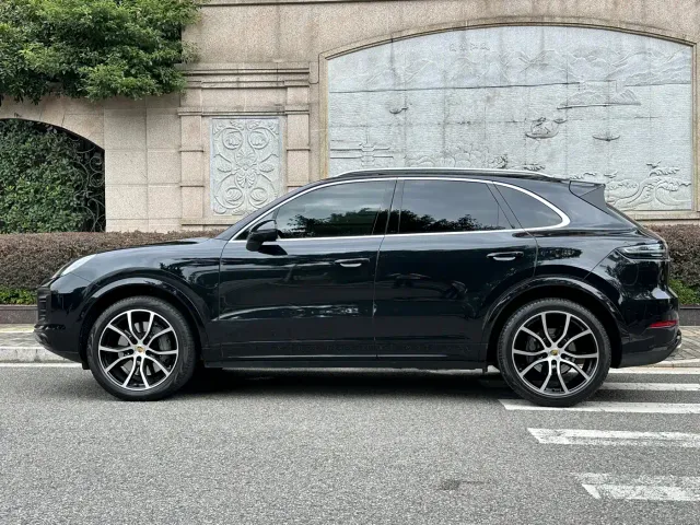 Porsche Cayenne — Фото автомобиля 3