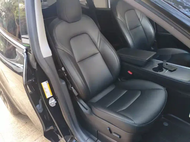 Tesla Model Y — Фото автомобиля 24