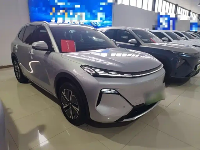 Geely Galaxy Starship 7 EM-i — Фото автомобиля 3
