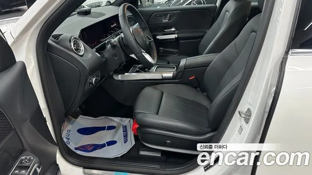 Mercedes-Benz EQB — Фото автомобиля 10