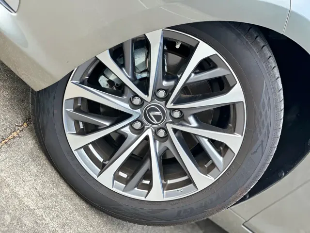 Lexus ES — Фото автомобиля 17