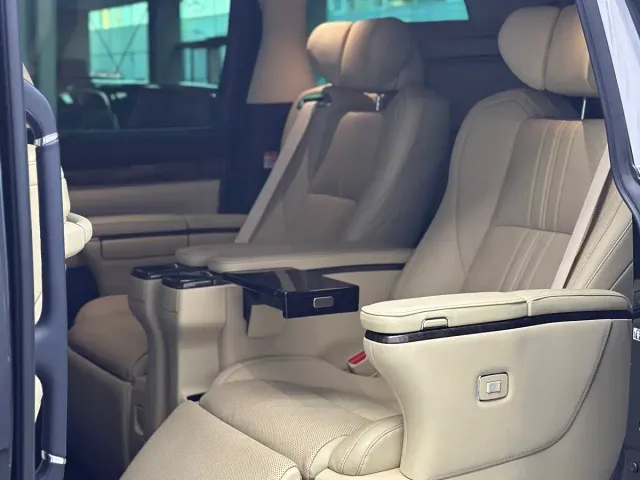 Toyota Alphard — Фото автомобиля 28