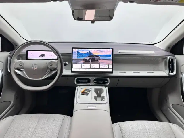 Leapmotor B01 — Фото автомобиля 10