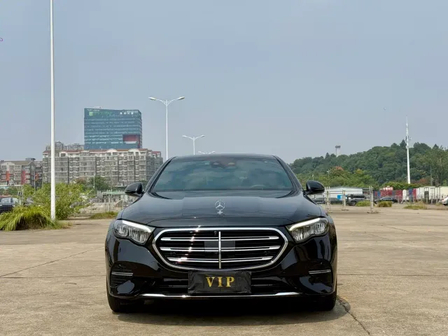 Mercedes-Benz E-Class — Фото автомобиля 2