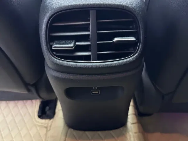 Hyundai Elantra — Фото автомобиля 18