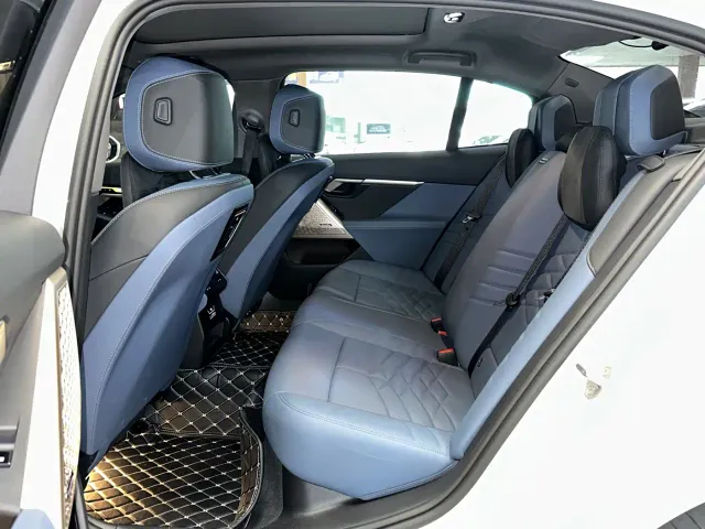BMW i5 — Фото автомобиля 6