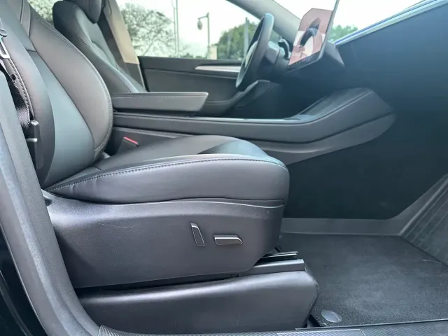 Tesla Model Y — Фото автомобиля 9