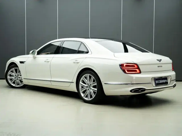 Bentley Flying Spur — Фото автомобиля 5