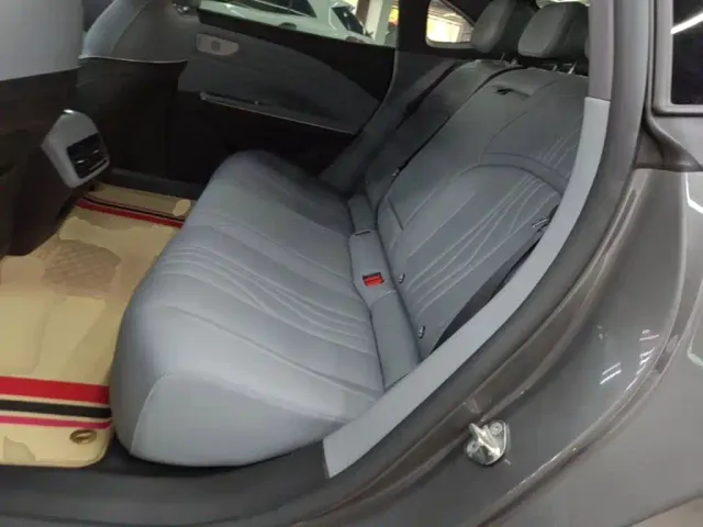 Geely Galaxy E8 — Фото автомобиля 16