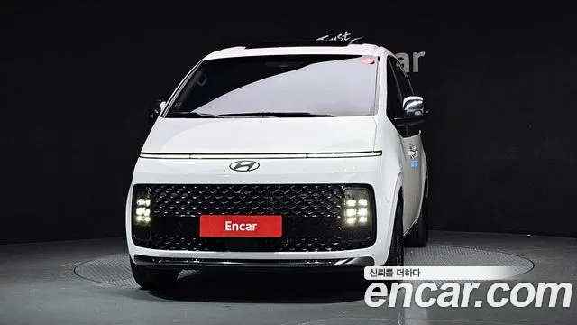 Hyundai Staria Staria 4WD Lounge 9 мест — Фото автомобиля 3