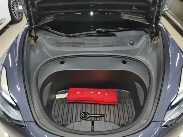 Tesla Model 3 — Фото автомобиля 19