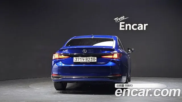 Lexus ES — Фото автомобиля 4