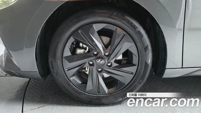 Hyundai Avante CN7 — Фото автомобиля 5