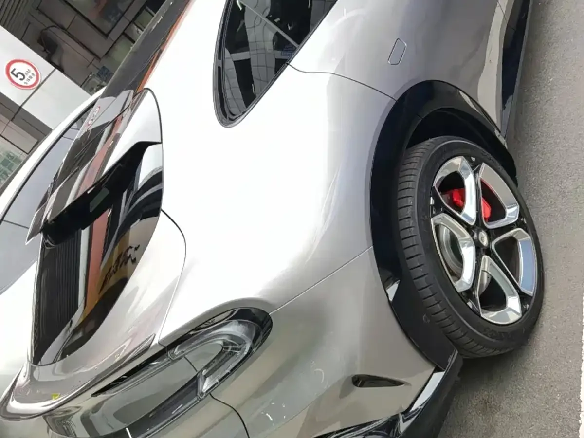 Xiaomi Auto Xiaomi YU7 2025 Ultra Long Range High Performance AWD Max Edition — Фото автомобиля 5