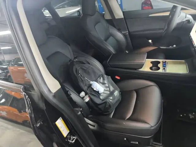 Tesla Model Y — Фото автомобиля 24