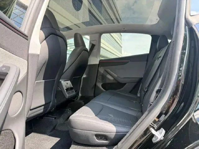 Tesla Model Y — Фото автомобиля 11