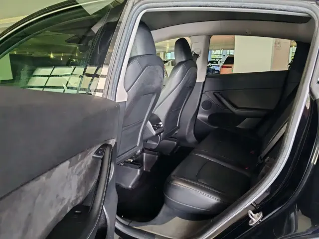 Tesla Model Y — Фото автомобиля 5