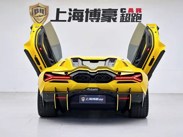 Lamborghini Revuelto — Фото автомобиля 3