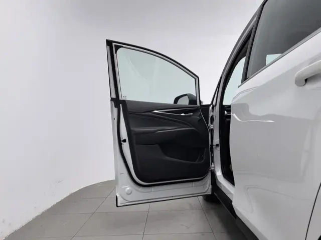 Maxus Dajia 5 — Фото автомобиля 8