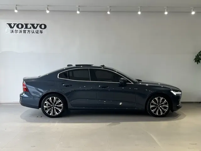 Volvo S60 — Фото автомобиля 3