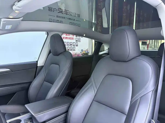 Tesla Model Y — Фото автомобиля 26