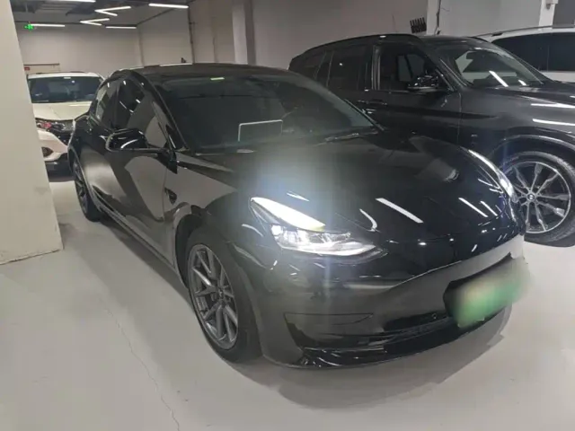 Tesla Model 3 — Фото автомобиля 3