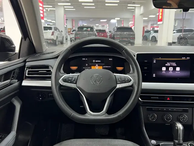 Volkswagen Lavida — Фото автомобиля 15