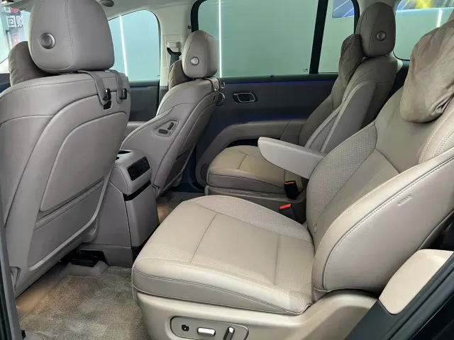 Li Auto i8 — Фото автомобиля 9