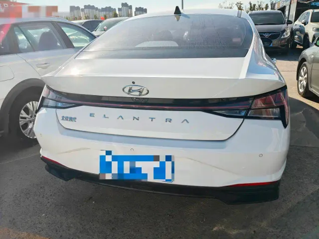 Hyundai Elantra — Фото автомобиля 8