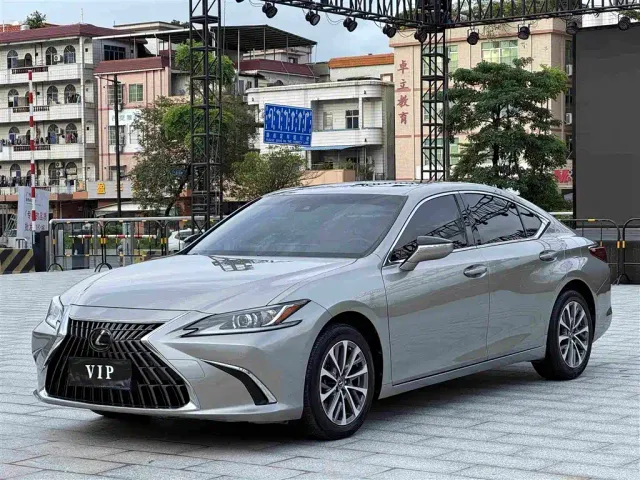Фотография автомобиля — Lexus ES