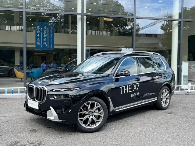 Фотография автомобиля — BMW X7