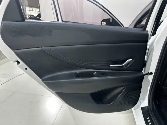 Hyundai Elantra — Фото автомобиля 24