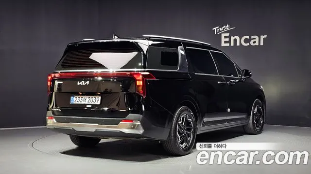 Kia Carnival Generation 4 — Фото автомобиля 2