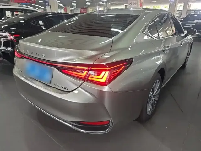 Lexus ES — Фото автомобиля 6