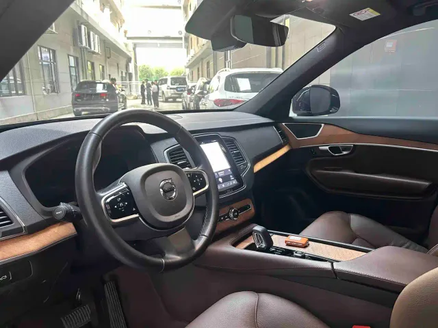 Volvo XC90 — Фото автомобиля 17